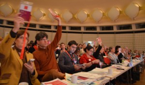 Antragsberatung beim Landesparteitag der Berliner SPD (Quelle: SPD Berlin)
