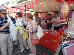 Andrang-am-SPD-Stand-Erntefest